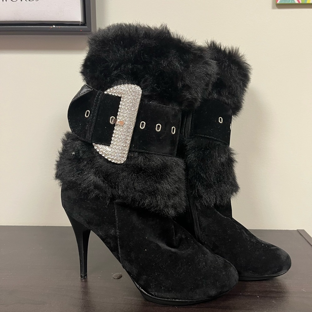 Women’s Faux Fur Bootie size 7W